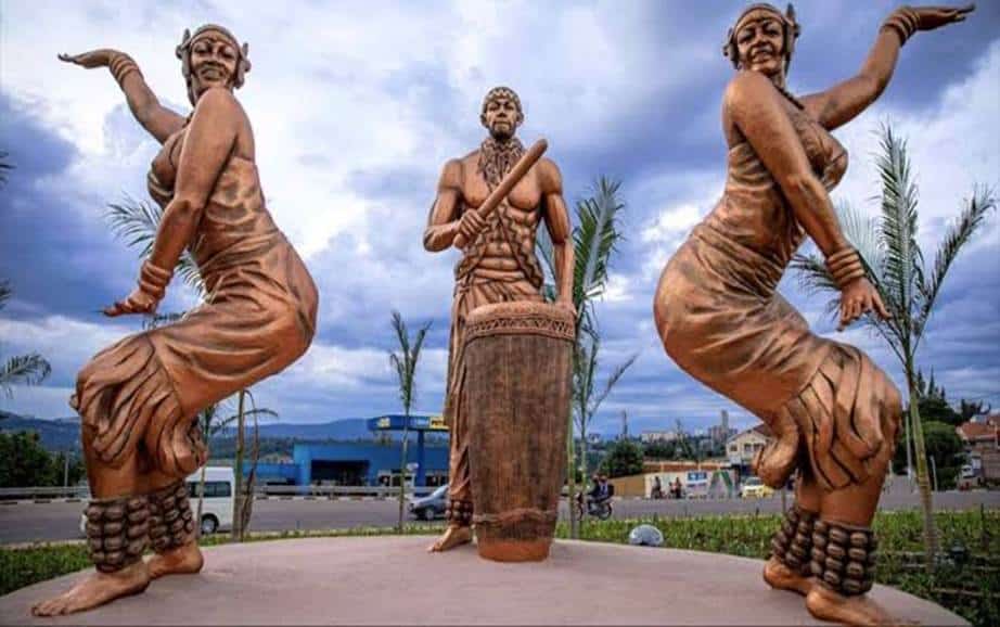 Statue of traditional Rwandan dancers and drummer representing Rwandan cultural heritage in Kigali